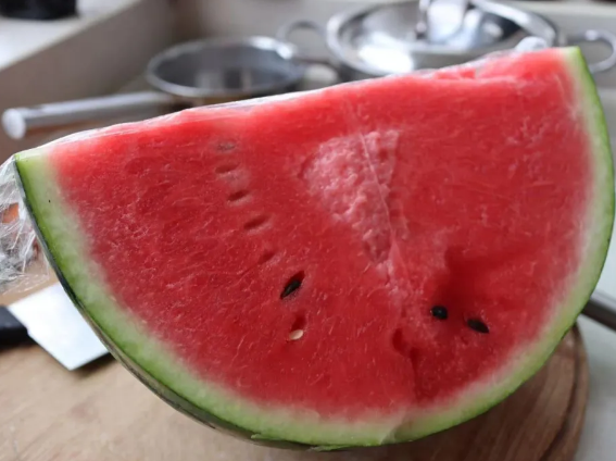 全自动星空体育厂家提醒吃冰镇西瓜, 小心“冰箱肠炎”找上门!
